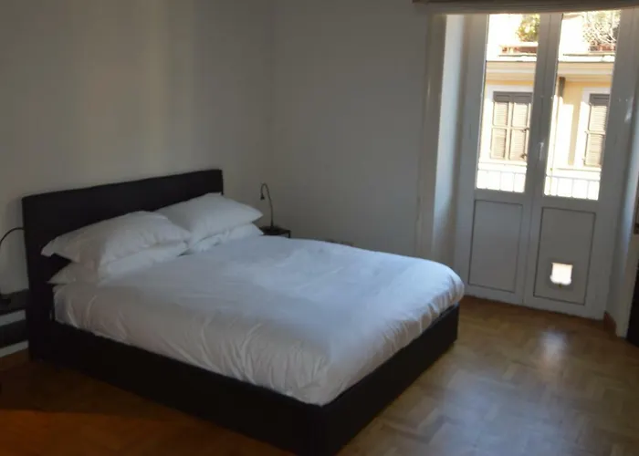Una Finestra Su Castel Sant\'Angelo