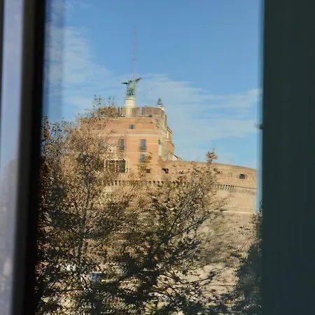 Una Finestra Su Castel Sant'Angelo Rome Exterior photo